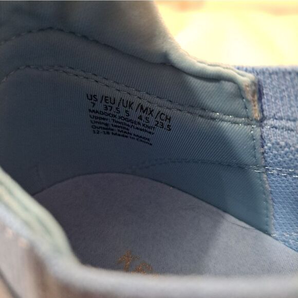 NWOT Kenneth Cole Sneaker - Picture 9 of 9